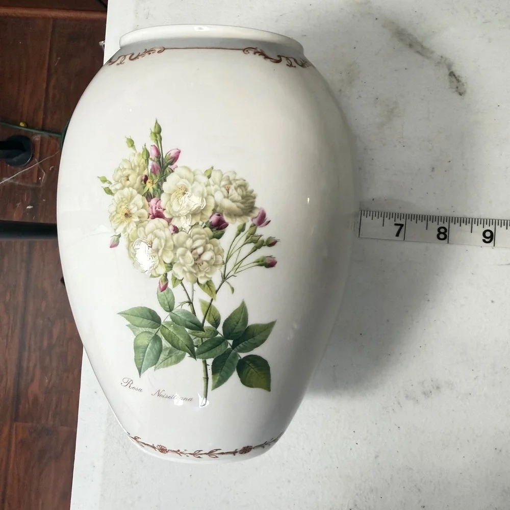 QUEENS Vase REDOUTES ROSES Fine Bone China Rosa Noisettiana 8
